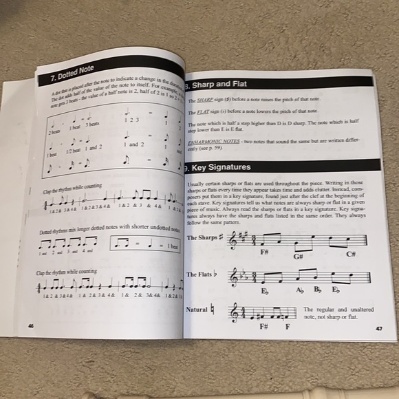 Yamaha Recorder and lesson book - Picture 3 of 4